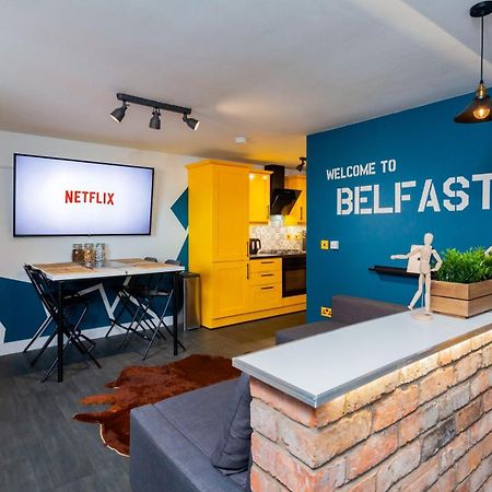 Funky City Apartment - Secure Parking - Wifi - Sleeps 6 - No Parties Белфаст Екстериор снимка