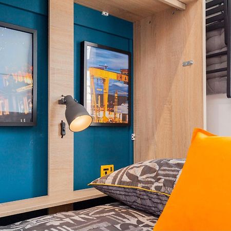 Funky City Apartment - Secure Parking - Wifi - Sleeps 6 - No Parties Белфаст Екстериор снимка