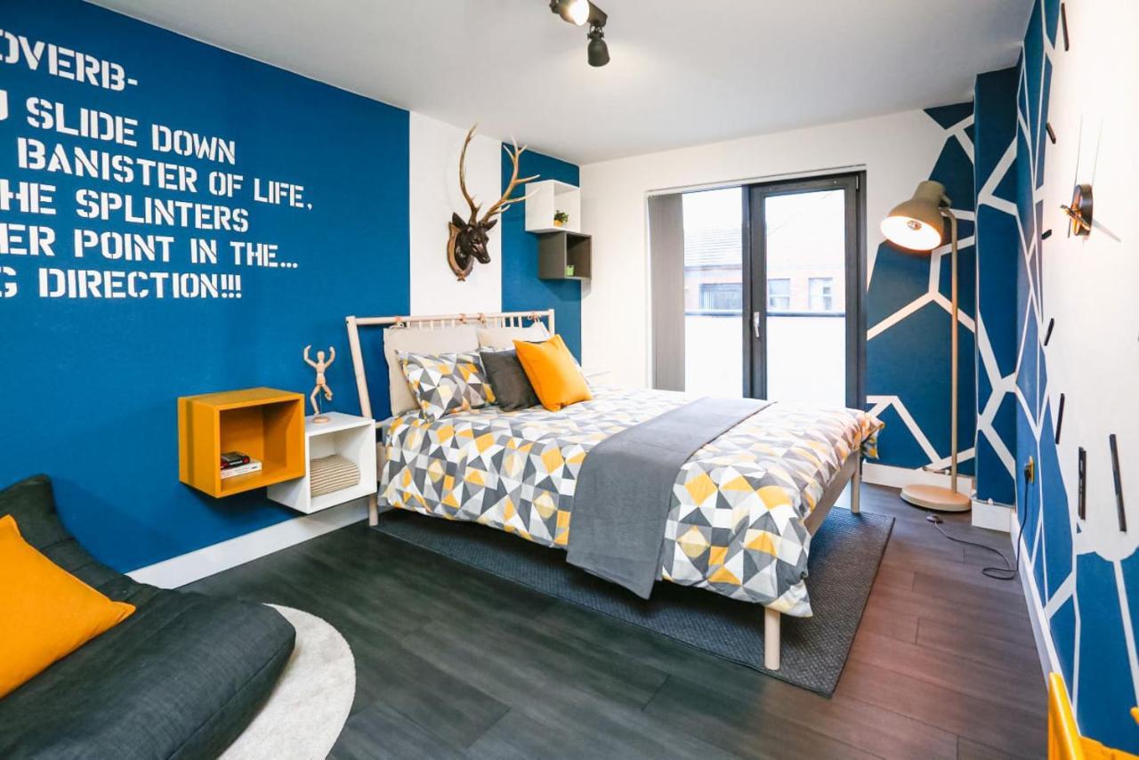 Funky City Apartment - Secure Parking - Wifi - Sleeps 6 - No Parties Белфаст Екстериор снимка