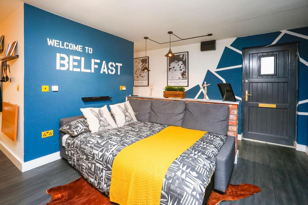 Funky City Apartment - Secure Parking - Wifi - Sleeps 6 - No Parties Белфаст Екстериор снимка