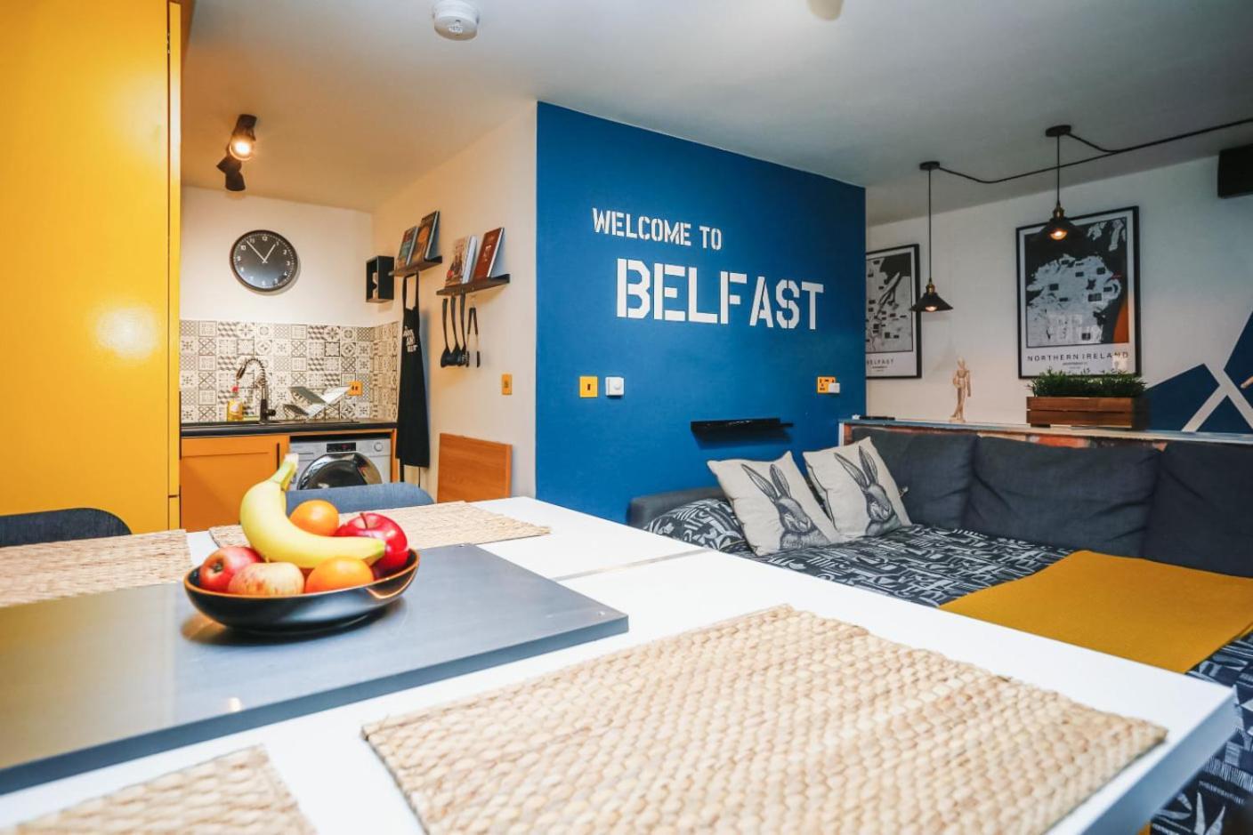 Funky City Apartment - Secure Parking - Wifi - Sleeps 6 - No Parties Белфаст Екстериор снимка