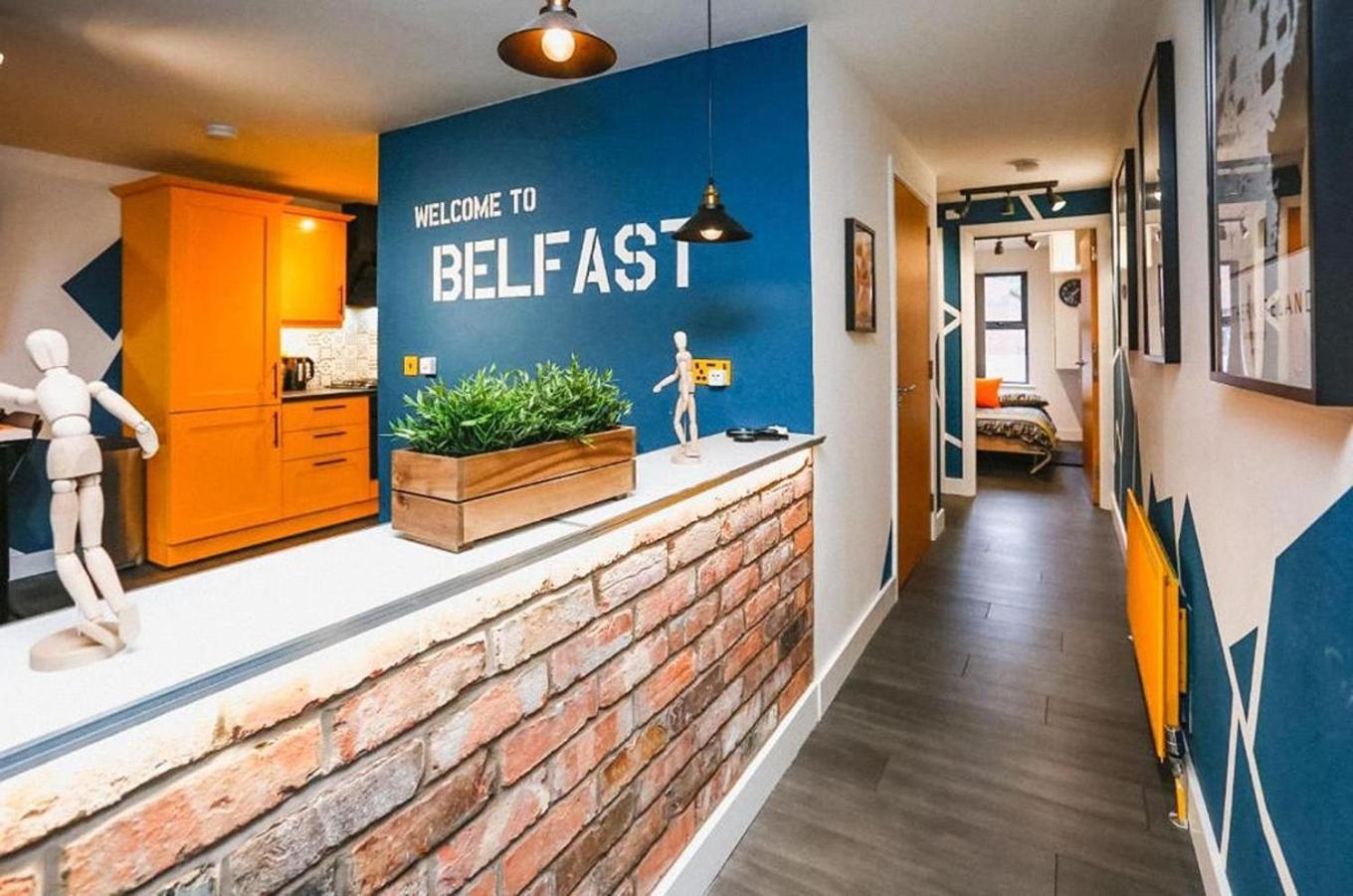 Funky City Apartment - Secure Parking - Wifi - Sleeps 6 - No Parties Белфаст Екстериор снимка