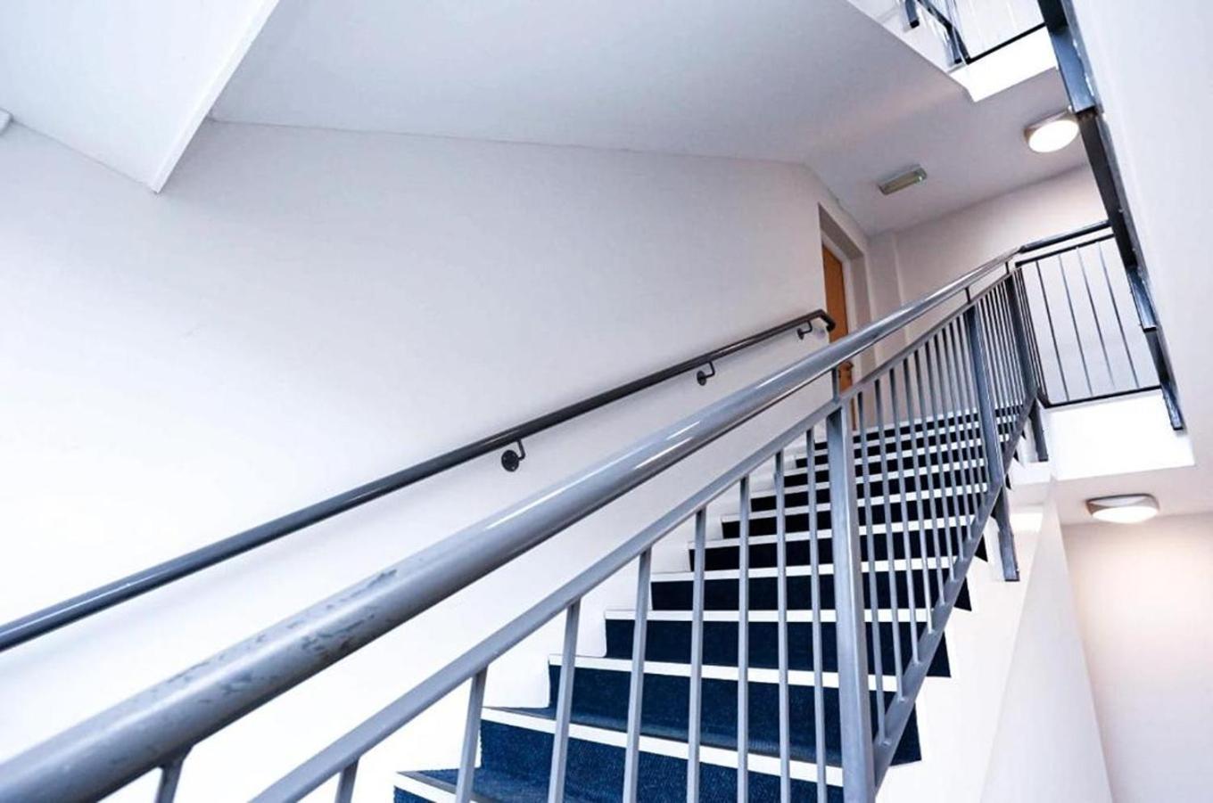 Funky City Apartment - Secure Parking - Wifi - Sleeps 6 - No Parties Белфаст Екстериор снимка