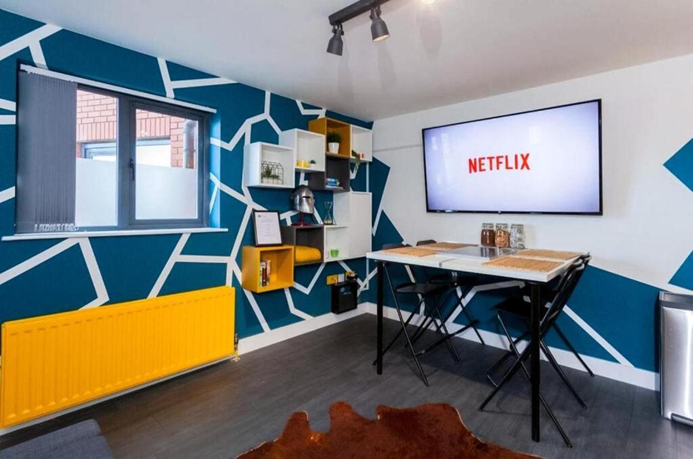 Funky City Apartment - Secure Parking - Wifi - Sleeps 6 - No Parties Белфаст Екстериор снимка