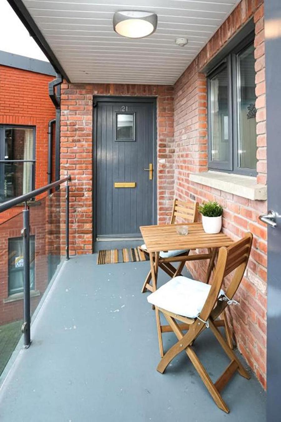 Funky City Apartment - Secure Parking - Wifi - Sleeps 6 - No Parties Белфаст Екстериор снимка
