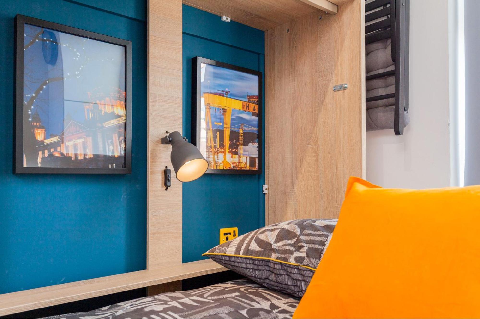 Funky City Apartment - Secure Parking - Wifi - Sleeps 6 - No Parties Белфаст Екстериор снимка